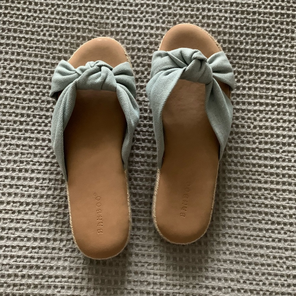 Bamboo blue knot sandals